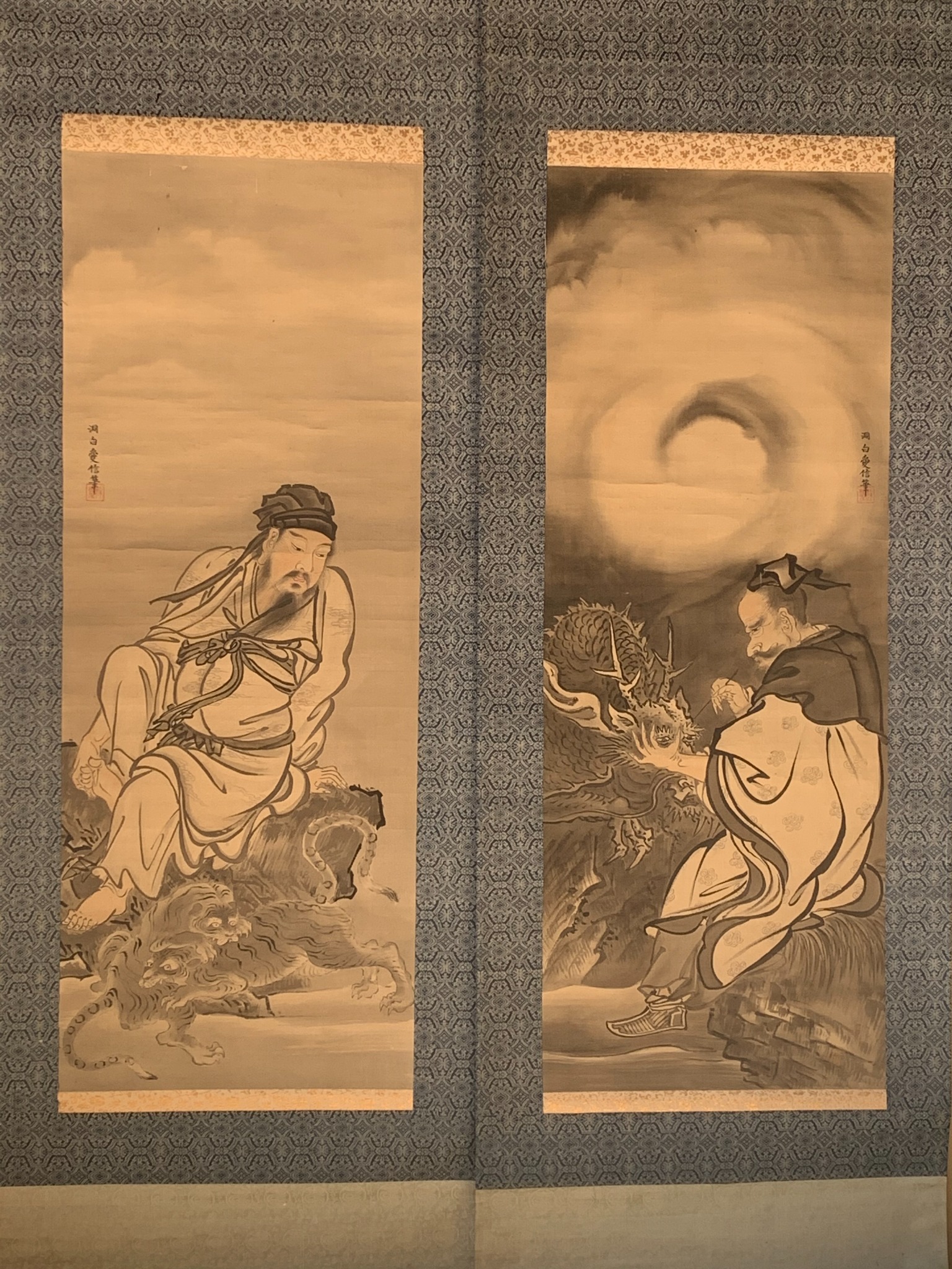 人物と龍を描いた一対の掛け軸